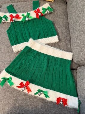 Planet Heart Green Cable Knit Holiday 2pc Set Bow & Bell Accents Med. Like New